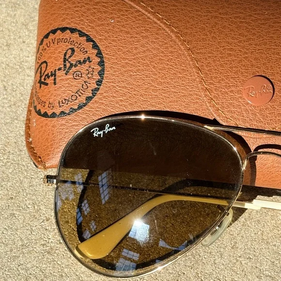 Ray-Ban Gold Frame Aviator Sunglasses - Picture 4 of 7